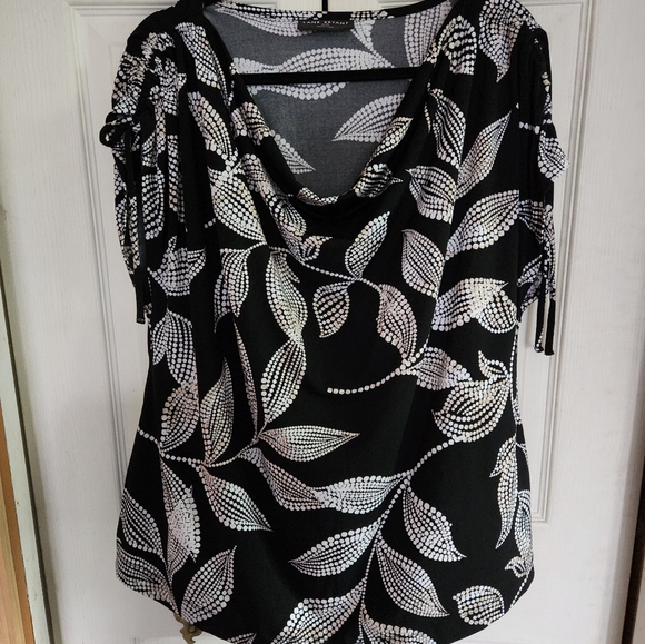 Lane Bryant Black and White Leaf Print Women's Top - Picture 3 of 10